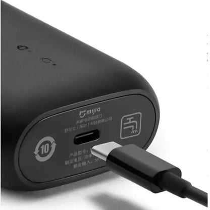XIAOMI MIJIA S100 electric shaver charging base with USB-C cable, IPX7 waterproof.